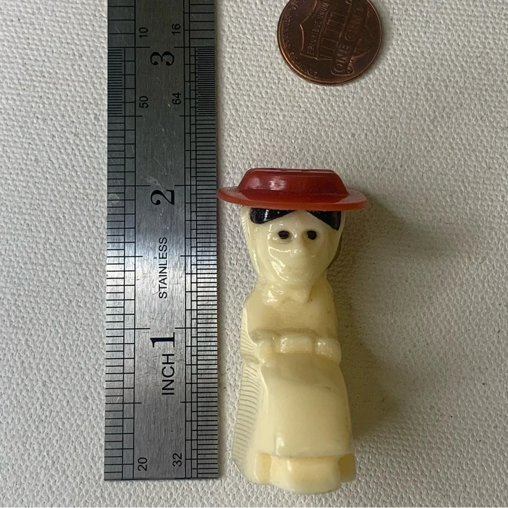 Vintage 1950's Model T Ford Car Salt Pepper Shaker Female Passenger Figurine 1.9
